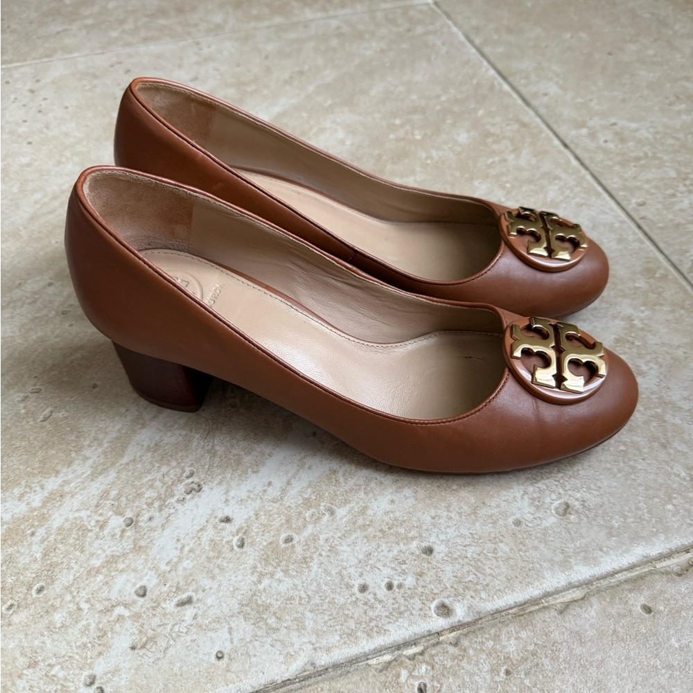 Tory Burch Tan Block Heels with Gold Logo Size 6.5 - Picture 8 of 8